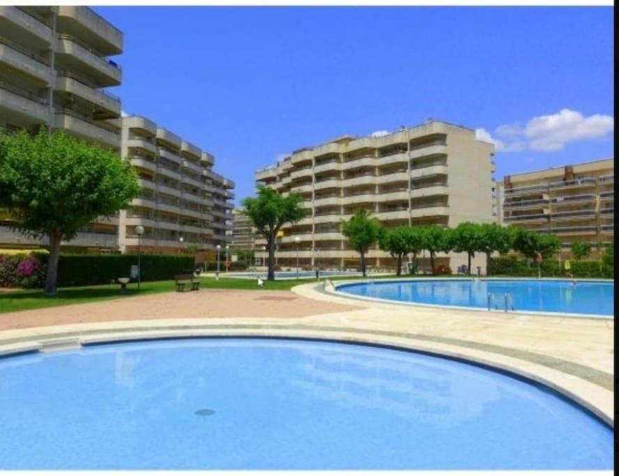 Apartamento En Salou Con 3 Piscinas Junto A Port Aventura Luaran gambar
