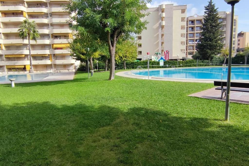 Apartamento En Salou Con 3 Piscinas Junto A Port Aventura Luaran gambar