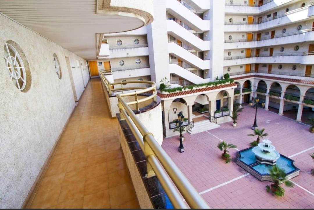 Apartamento En Salou Con 3 Piscinas Junto A Port Aventura Luaran gambar